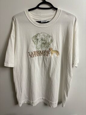 Gildan retro Cream Tee with Green & Tan Labrador Artwork unisex size xlarge